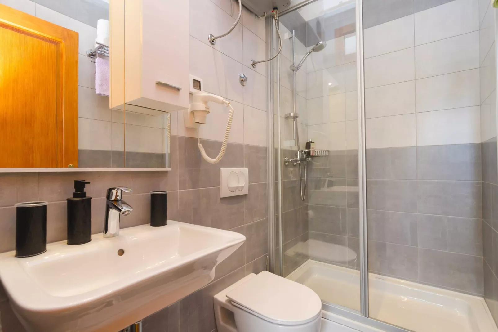 Rooms Lovrijenac -Twin or Double Room with Sea View (3)-Badezimmer