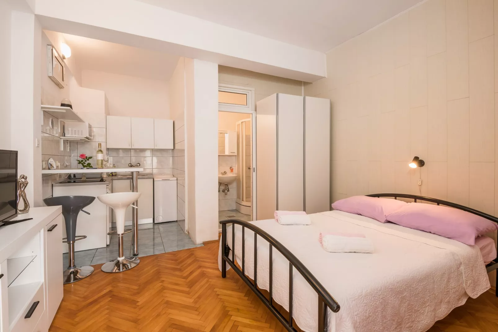 Apartment Primorka - Studio Apartment with Terrace-Indoor