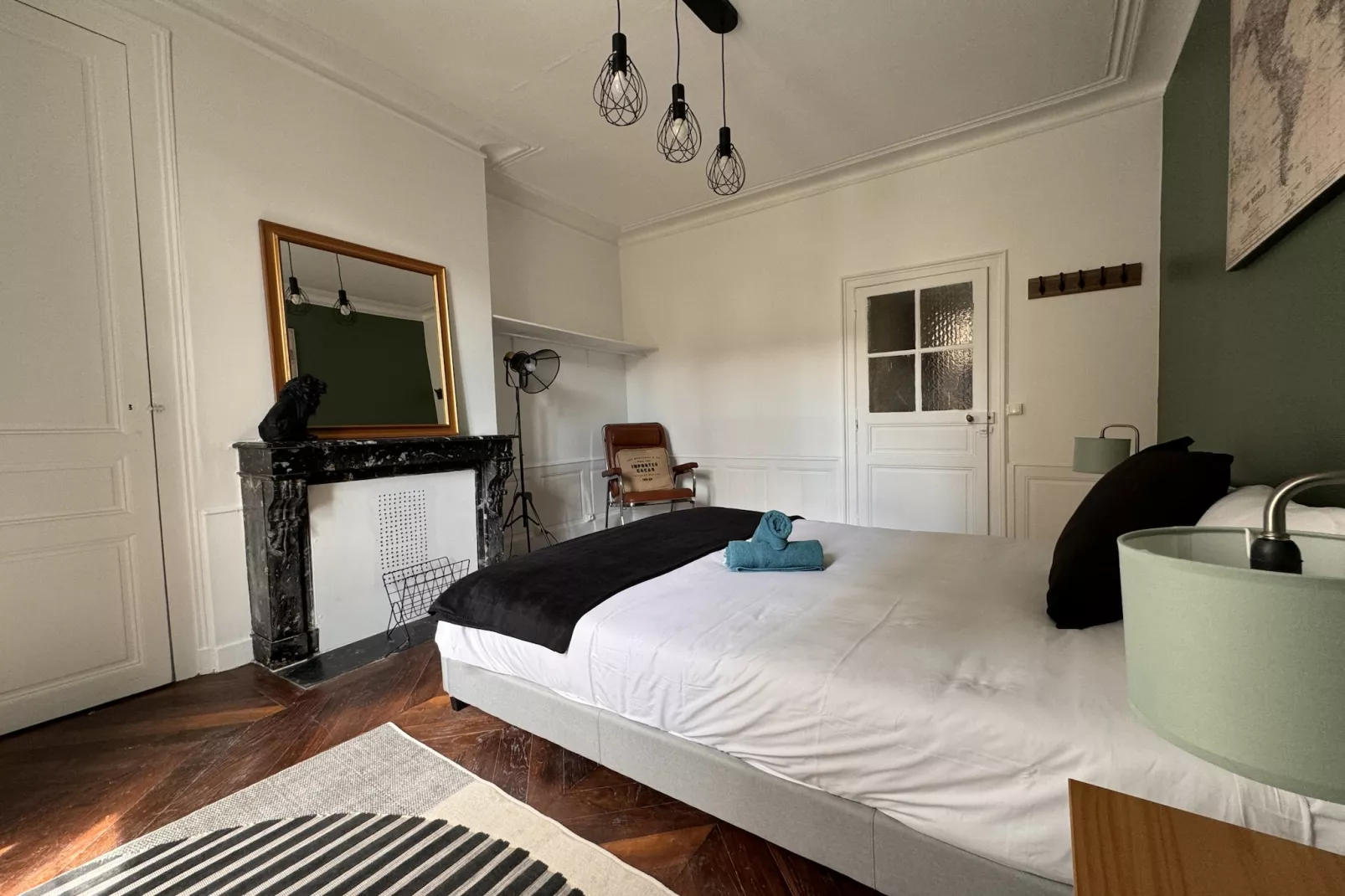 Sherlock Holmes - Home - 4 pers - Rêve au Mans-Bedroom