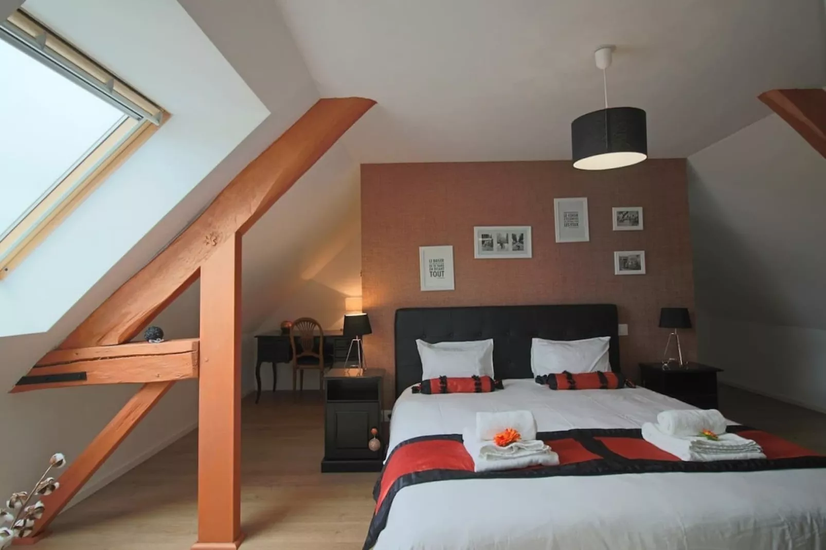 Arnage - Corner - Lodge - Piscine - Rêve au Mans-Bedroom