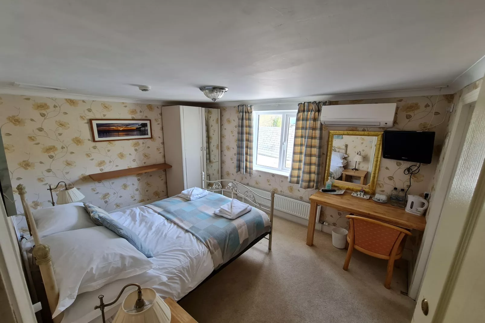 Lavendar Double Room-Bedroom