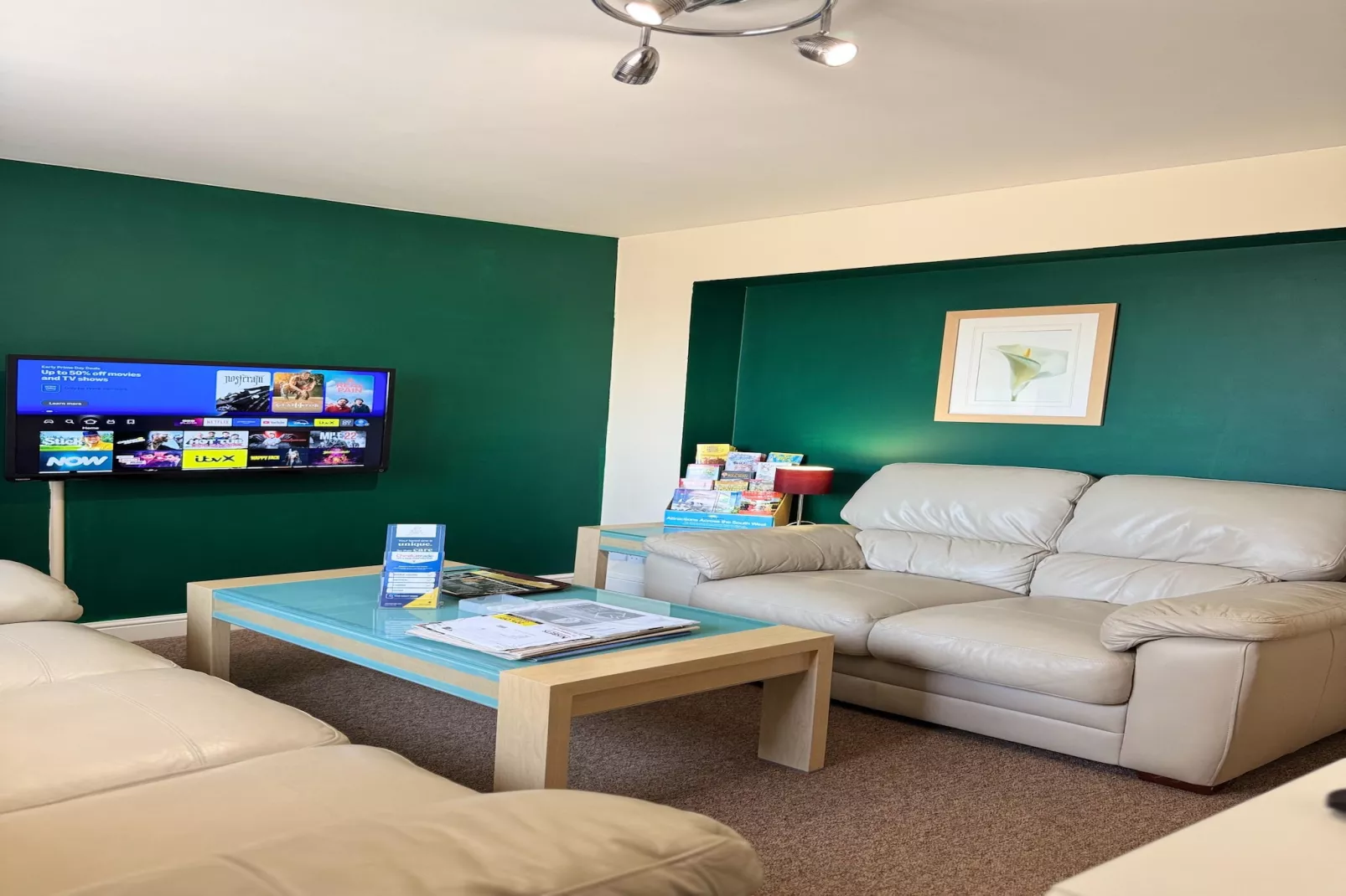 Hawk house  Double Room-Bedroom
