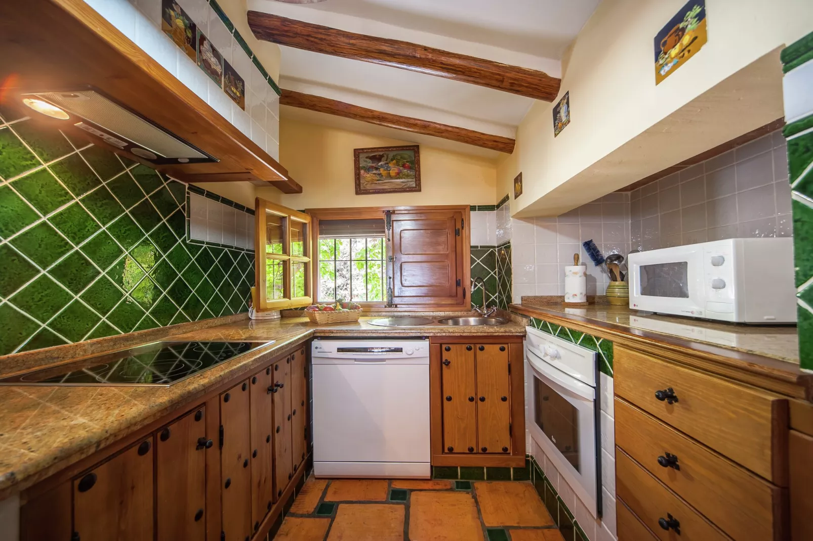 La Buhardilla-Kitchen