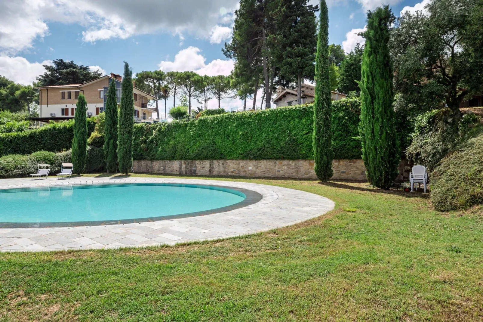 Appartamento sinistra piccolo-Schwimmbad