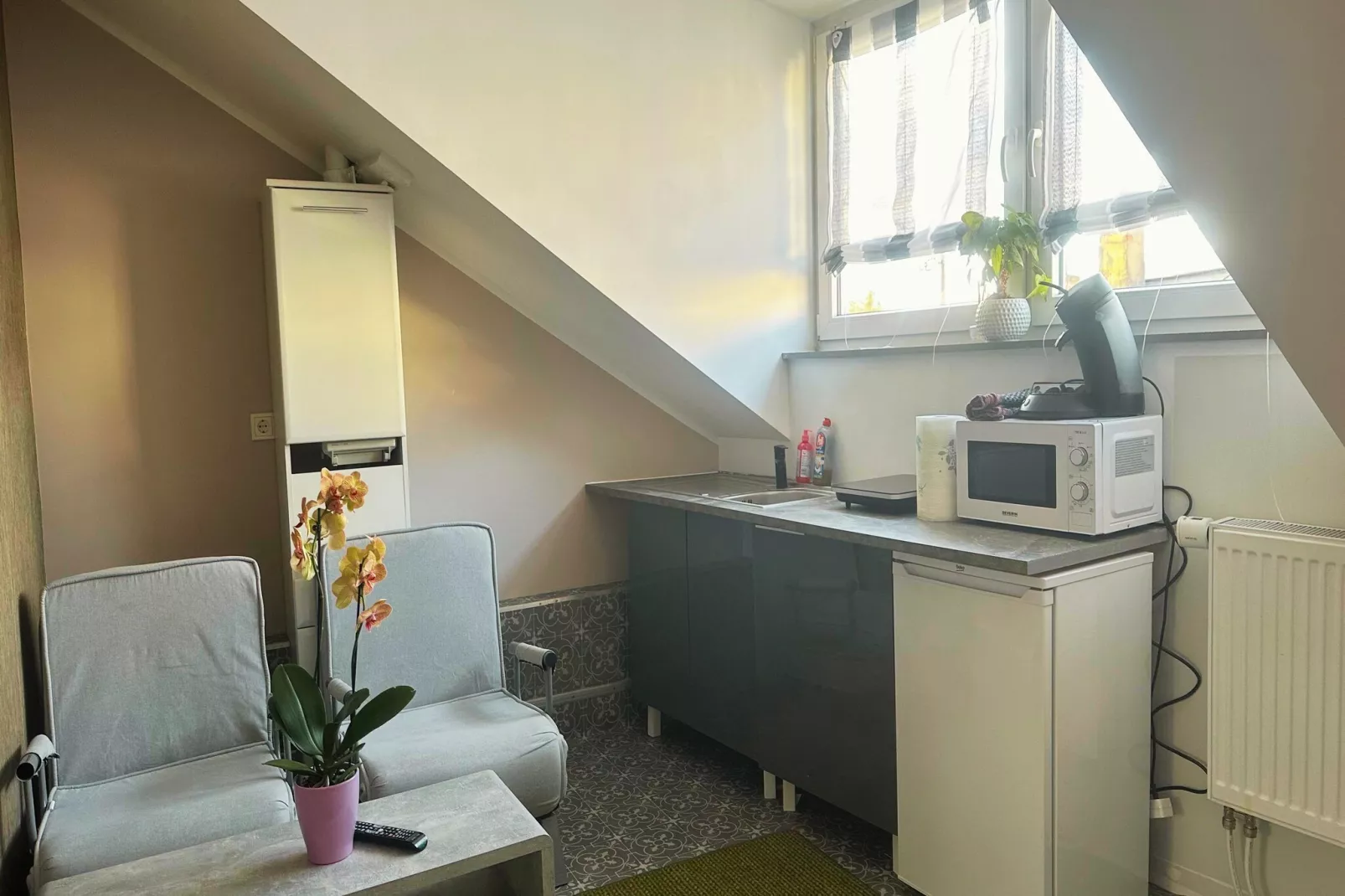 F002 Apartment mit Schlafzimmer DG-Salon
