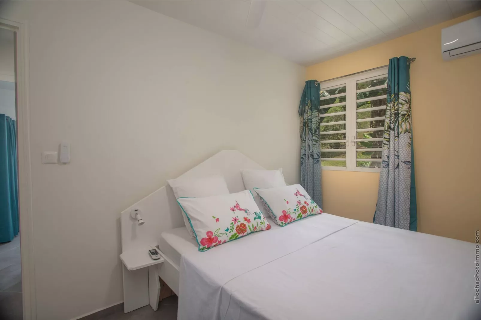 Bungalow Chic : Vue Mer & Montagne (Orange)-Schlafzimmer