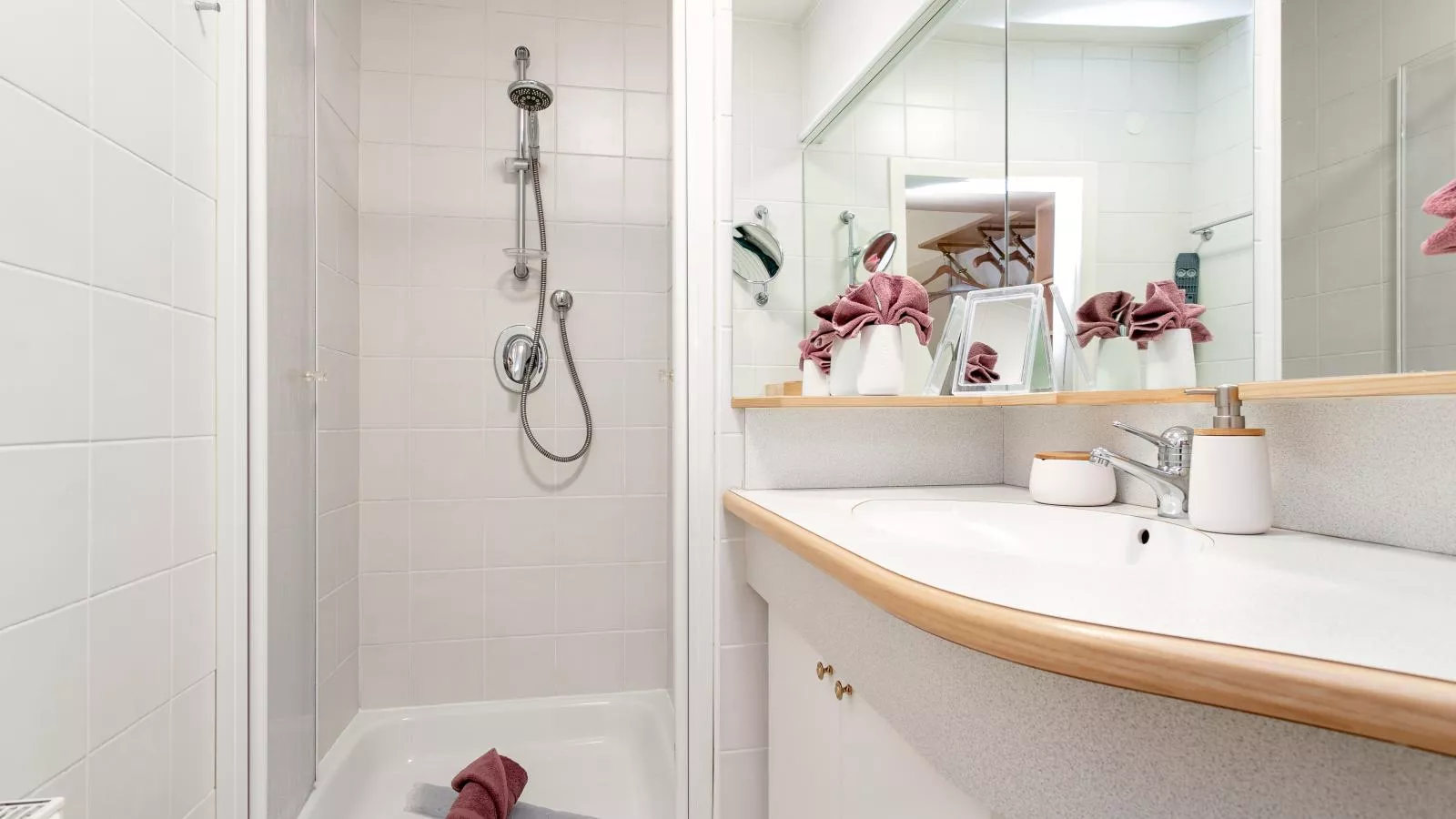 Valerie-Bathroom