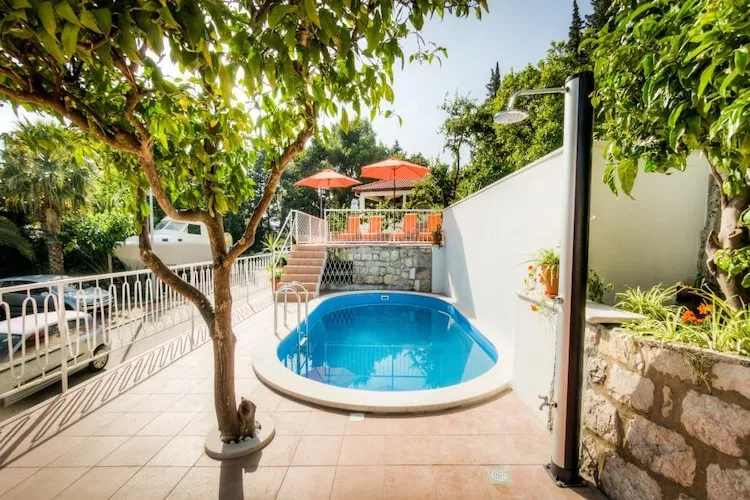 Guest House Villa Nina- Studio with Terrace and Partial Sea View (S5 - bungalov)-Schwimmbad