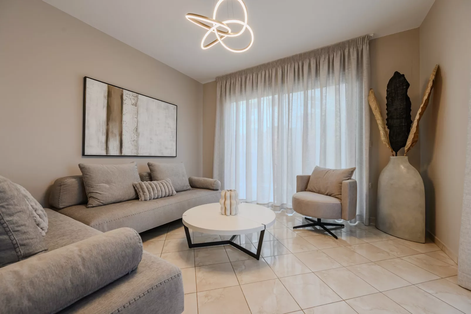 Foothills Tangerine Villa-Living room