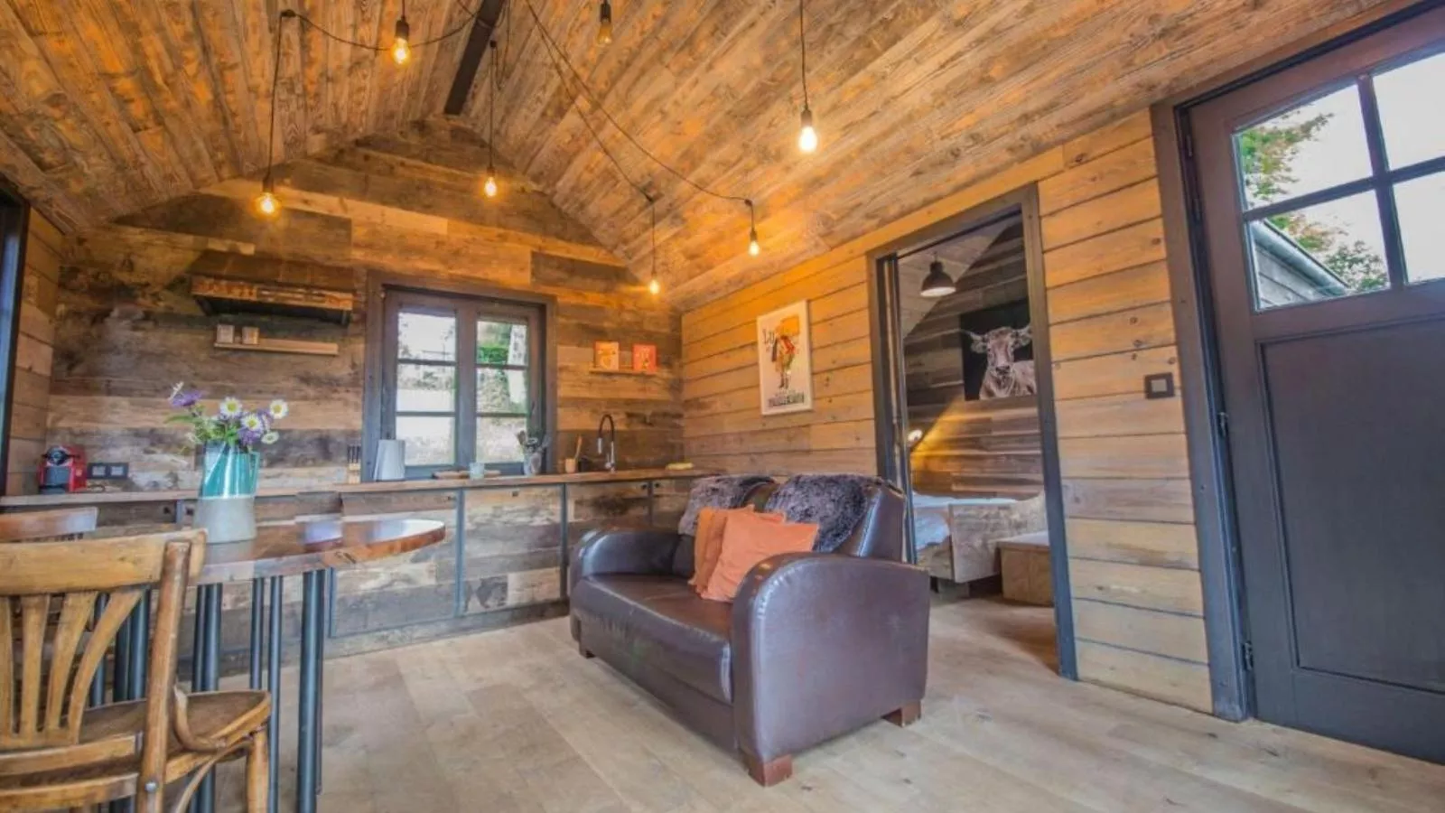 Be Chalet-Living room