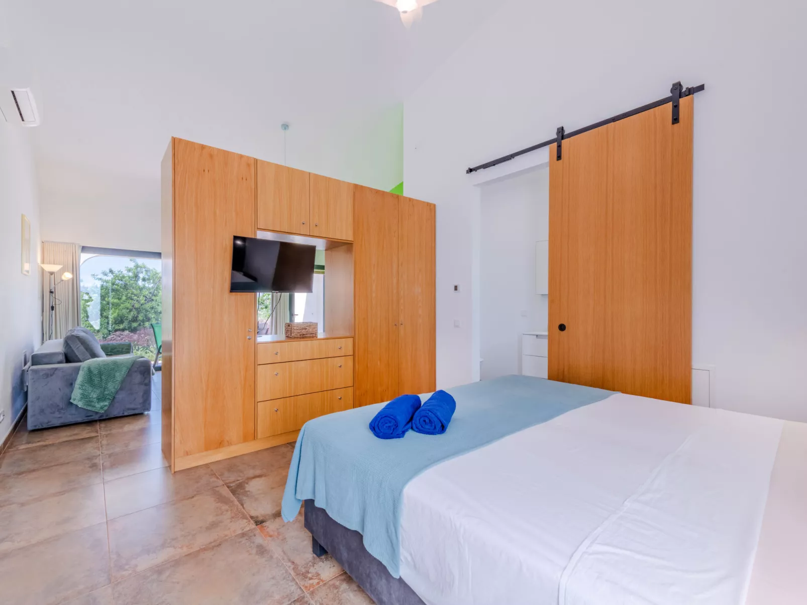 Suites Sunny Hill-Inside