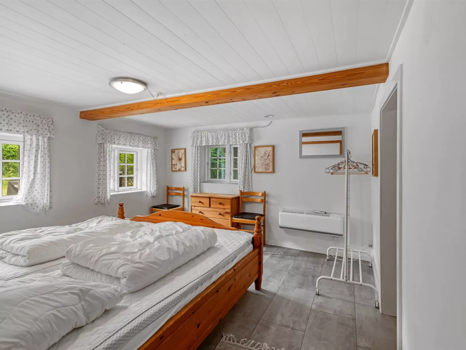 "Yrjö" - 2.5km from the sea-Inside