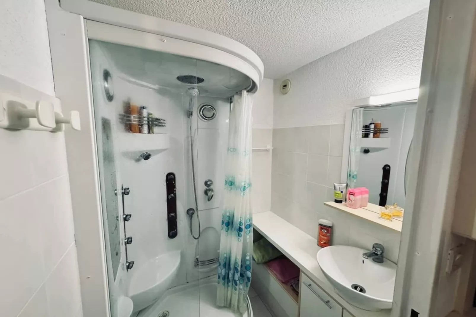 12 Plaisir Balnéaire-Bathroom