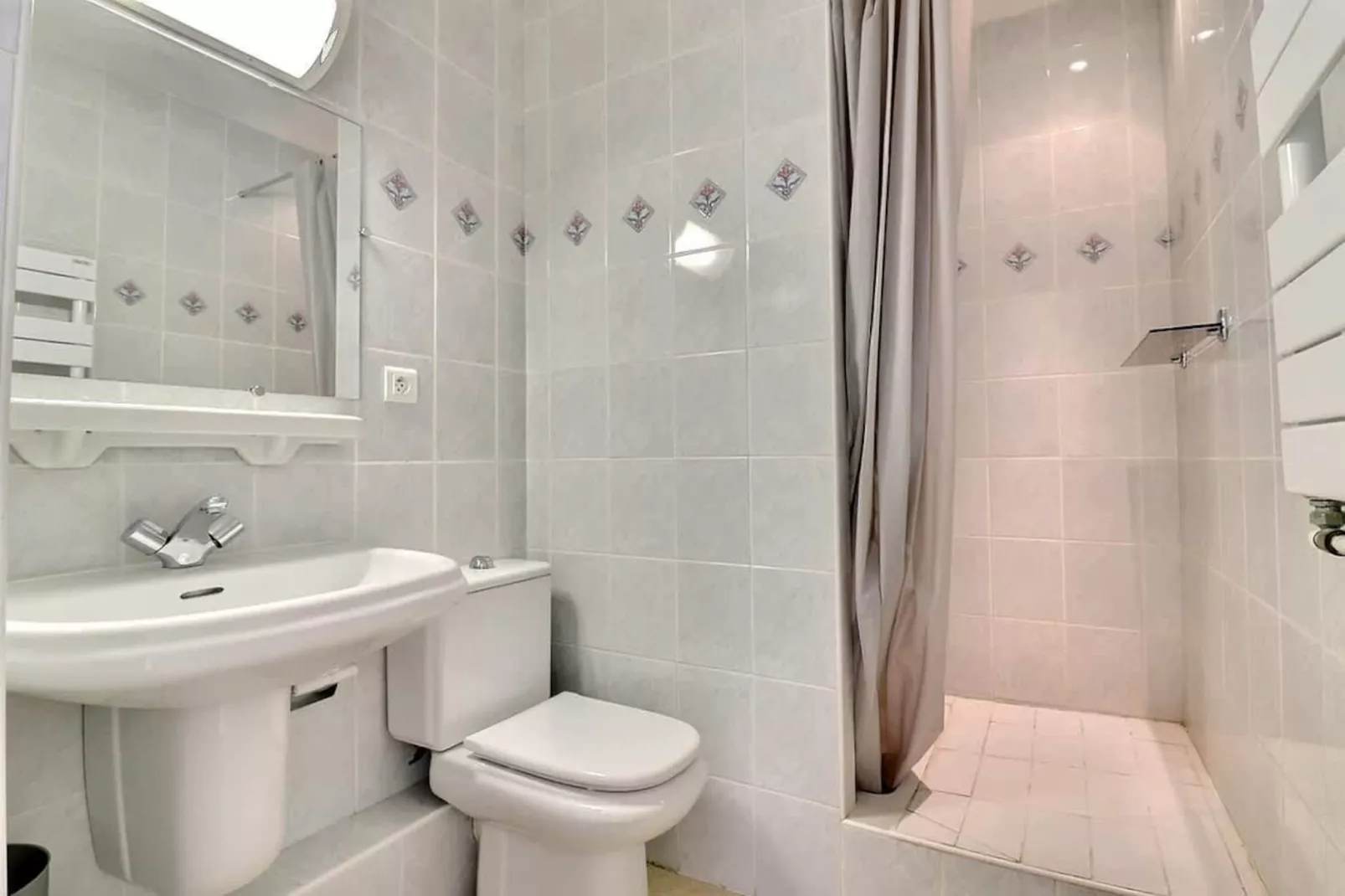 157 LENGAY (302)-Salle de bain
