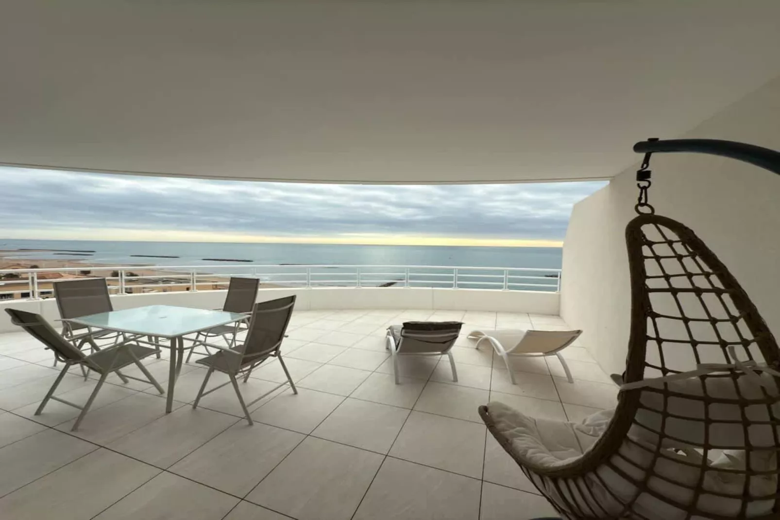 B704-Terrasse/Balkon