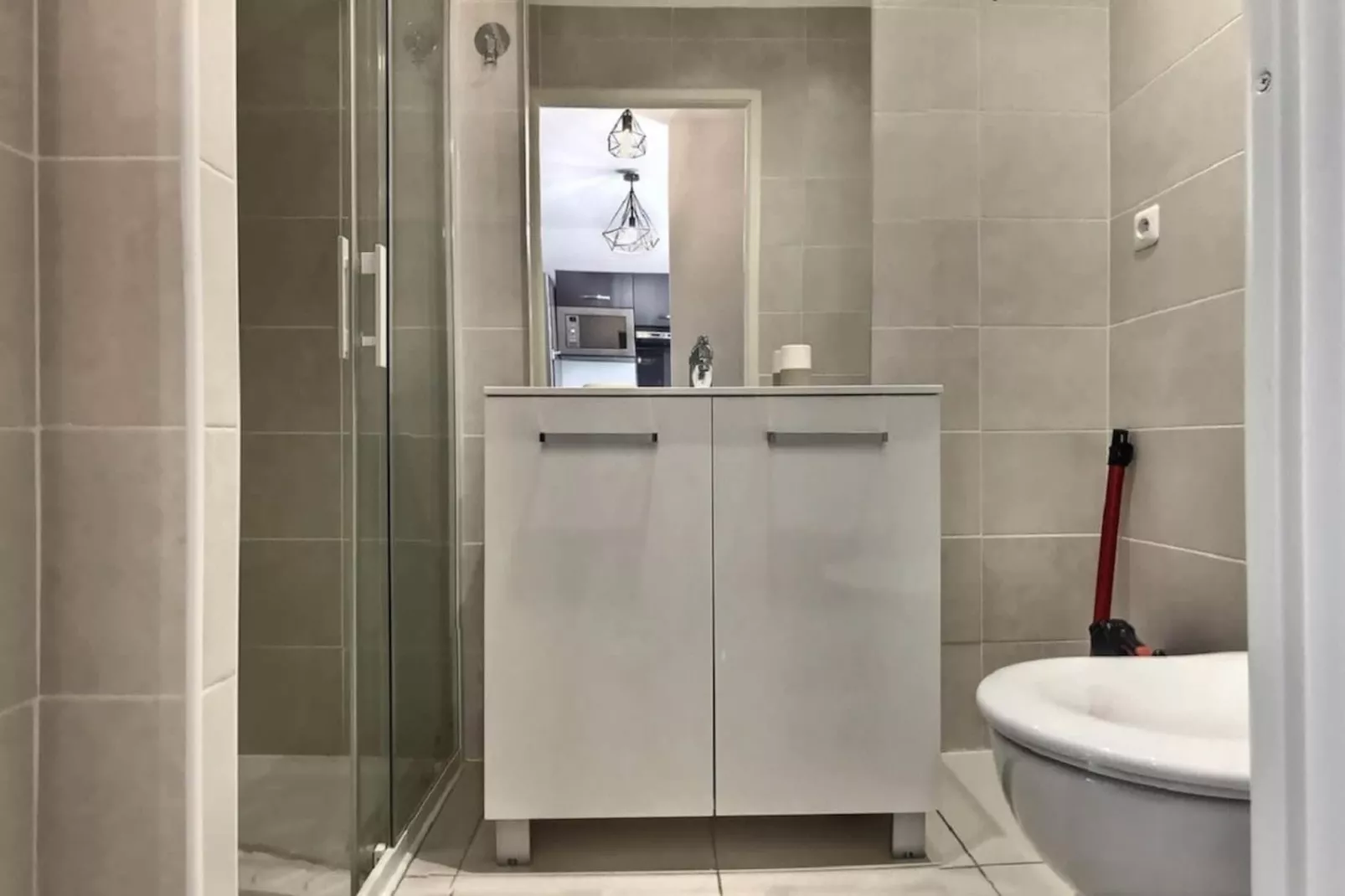 184 REYNES-Bathroom