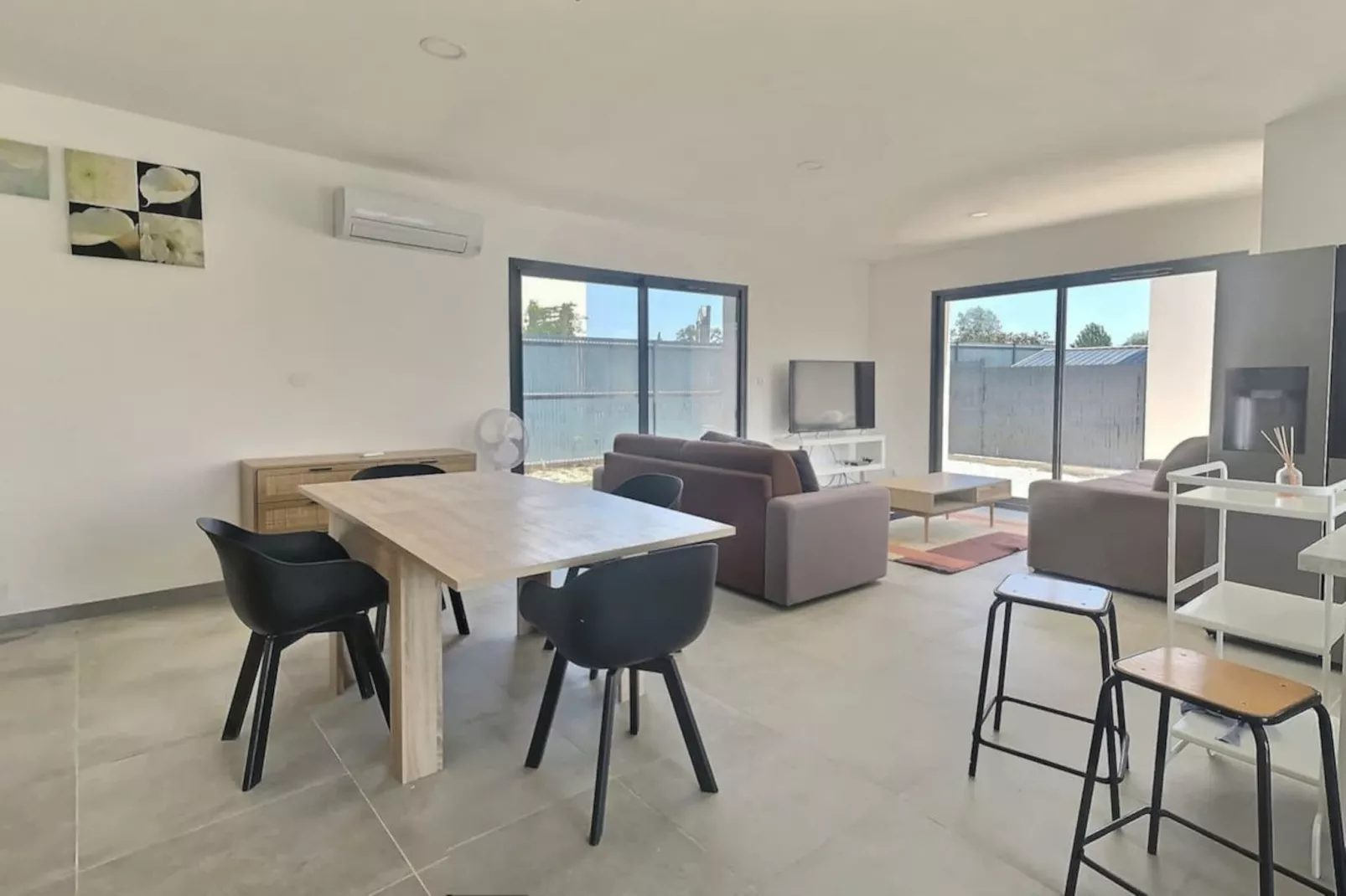 LOU 214 TAIR-Dining room