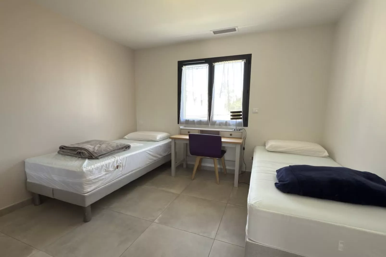 196 ALDAJUSTE-Bedroom