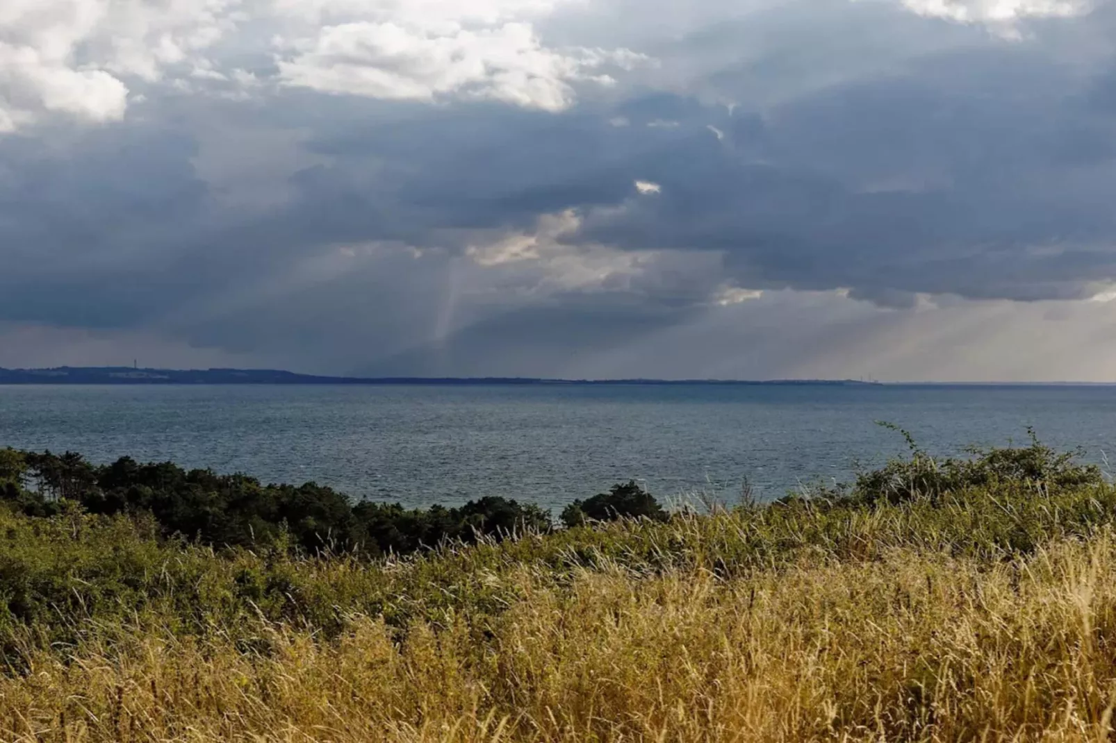 Seaside Serenity in LumsAYs-By Traum-Water view