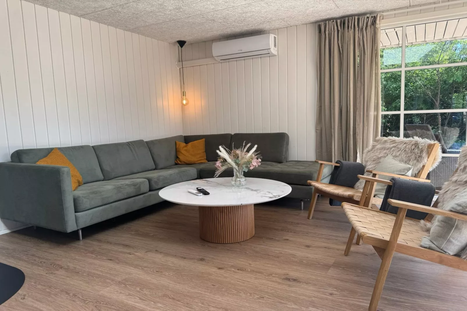 Renovated Retreat with Pool - By Traum Ferienwohnungen-Indoor