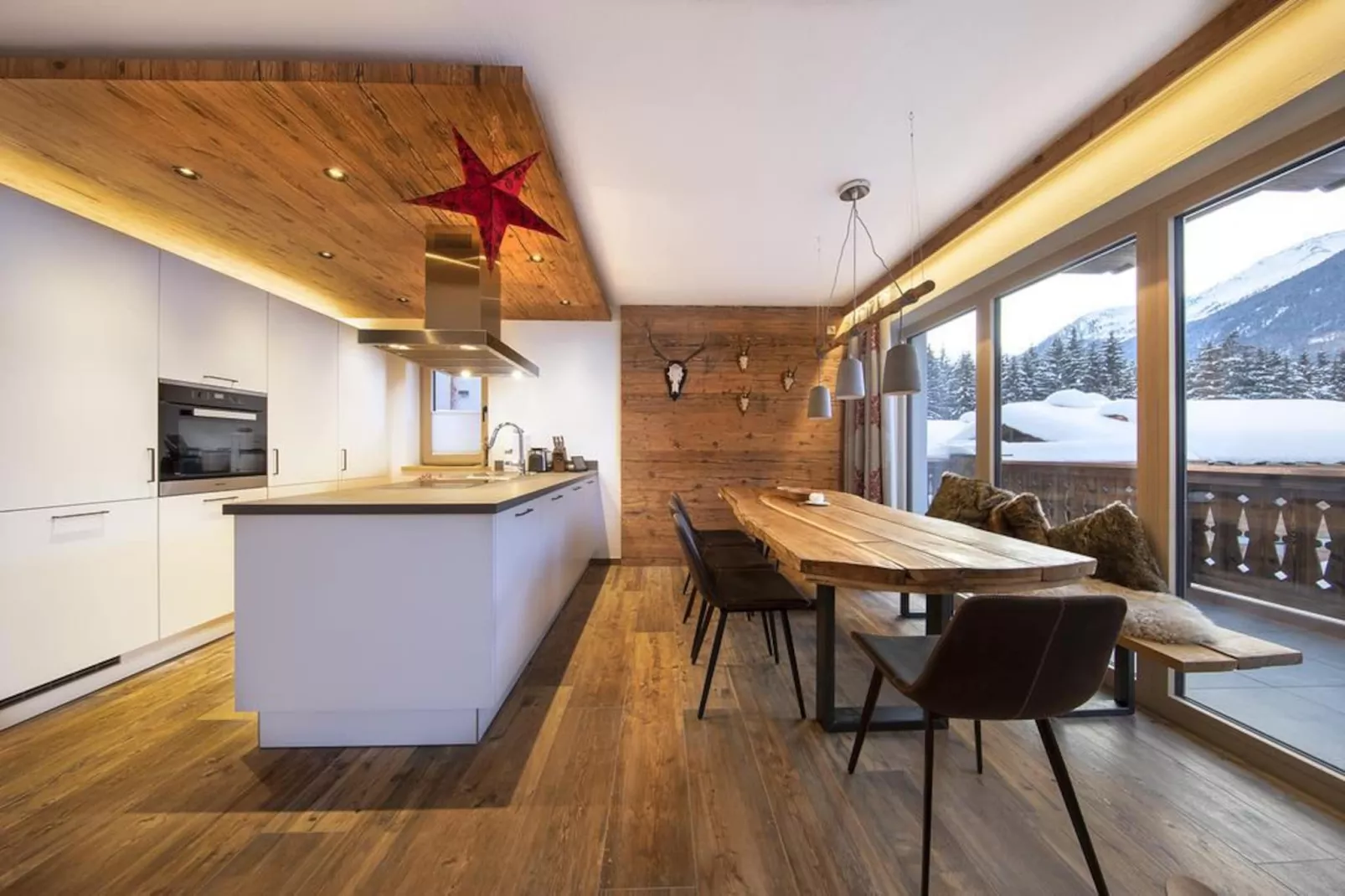 Nationalpark Chalet Lasörling-Dining room
