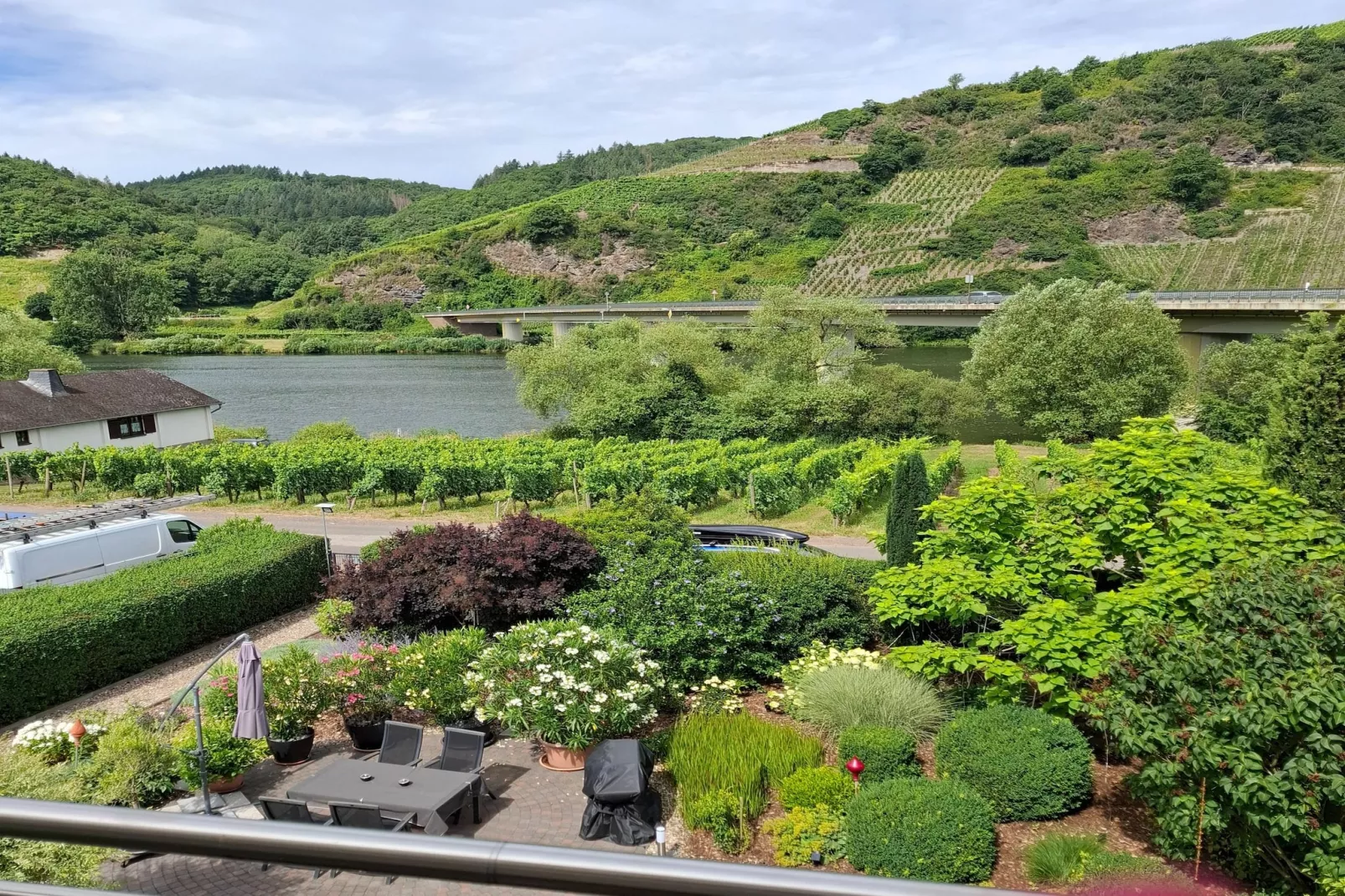 Ferienwohnung mit Moselblick-Gardens in summer