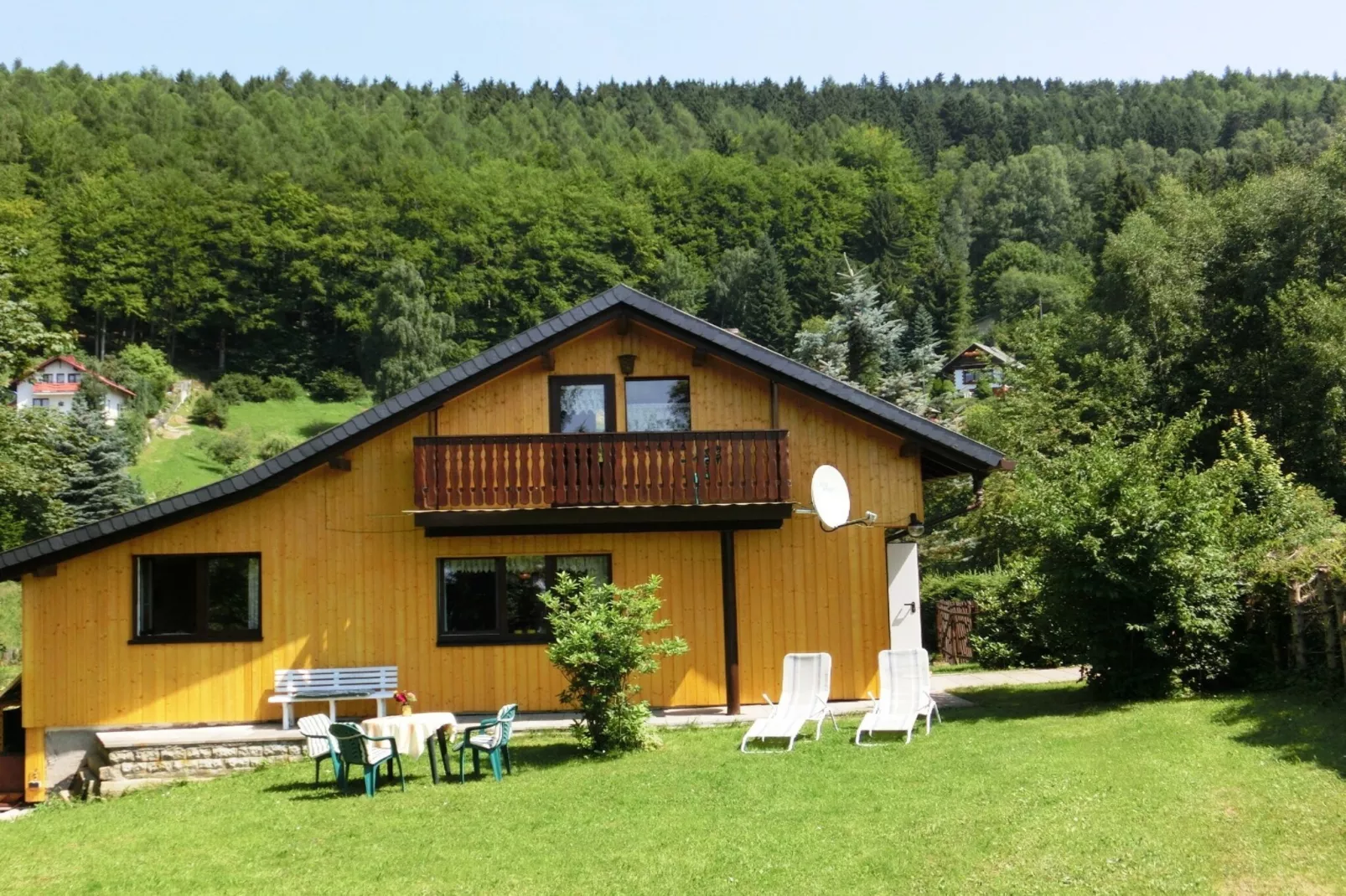 Steinbach-Hallenberg-Exterior in summer