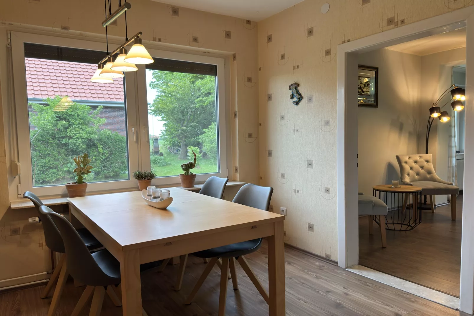 Ferienhaus mit großem Grundstück in Friederikensiel-Salle à manger