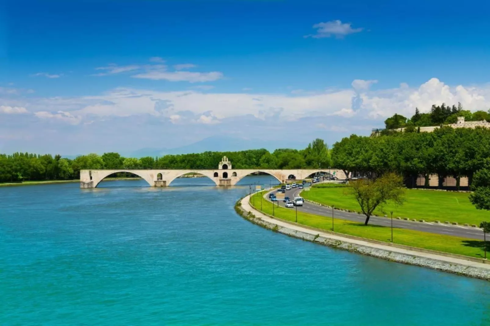 Noves-Areas within 20km in summer
