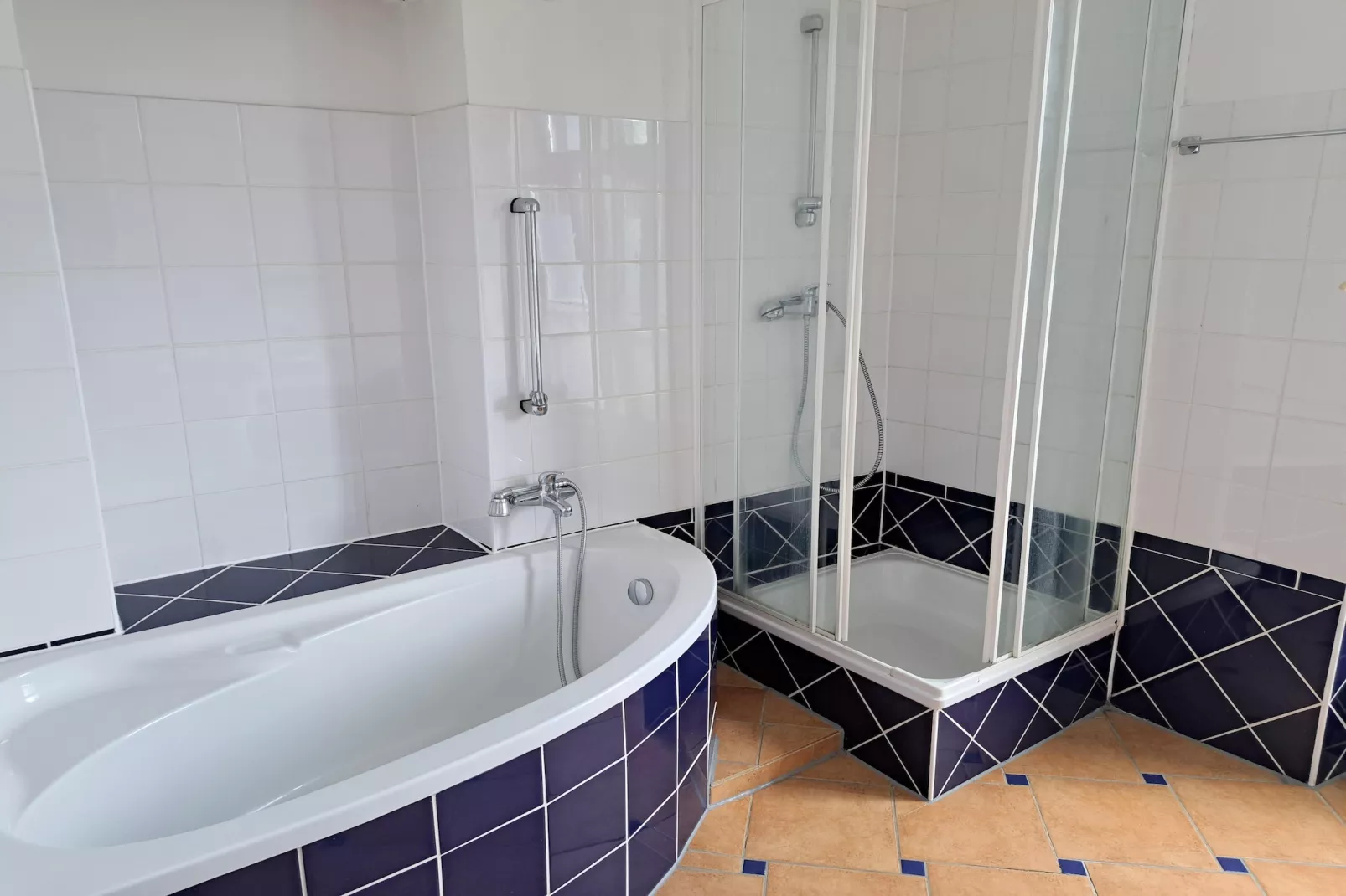 Ancienne Gendarmerie appartment C-Salle de bain