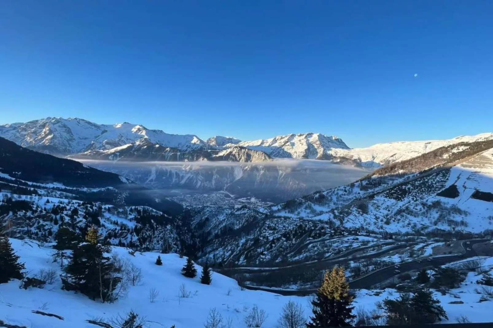 Résidence l'Éclose 2-Area within 20km in winter