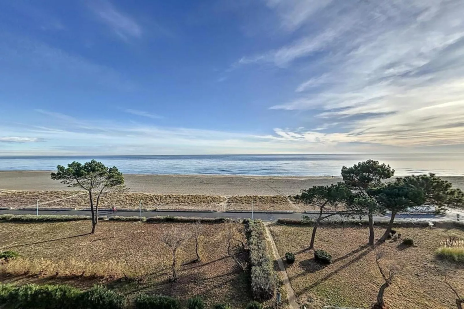 Jardins de Neptune 5-Areas within 1km in summer