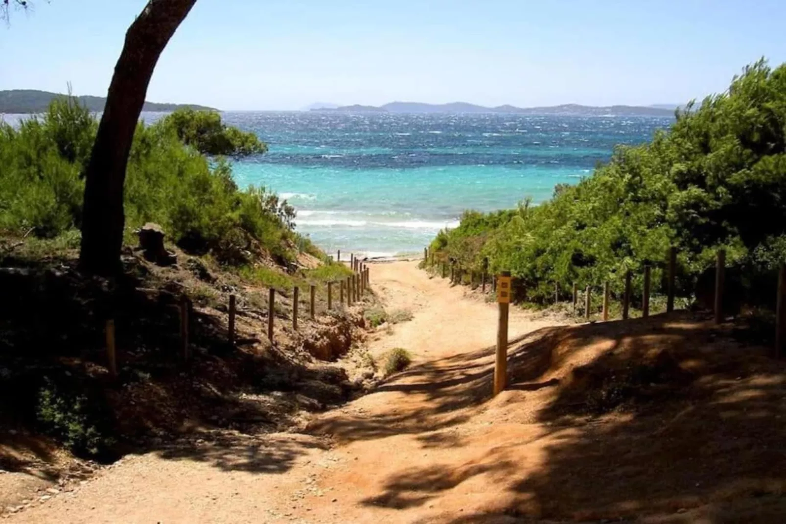 Les Canissons 2-Areas within 20km in summer