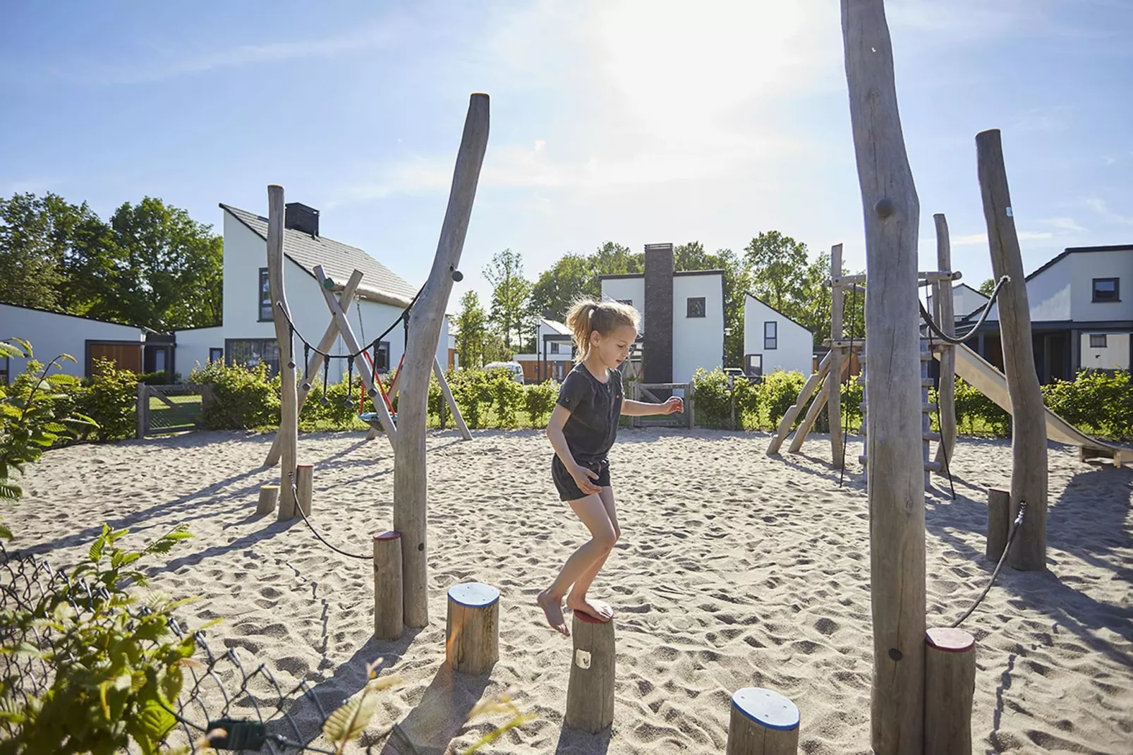Buitenhof De Leistert 22 - Gardens in summer
