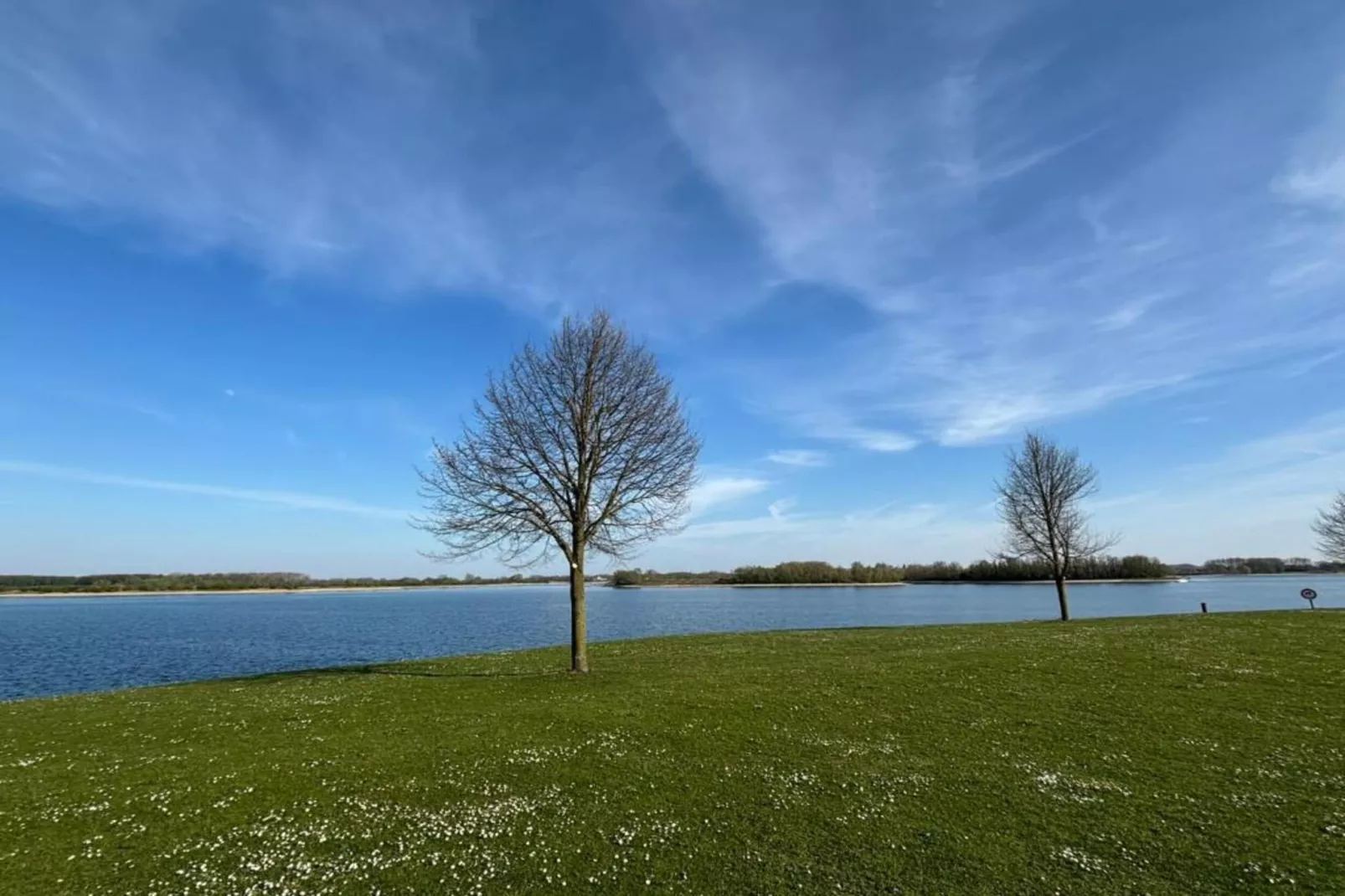 Recreatiepark Rhederlaagse Meren 8-Areas within 20km in summer