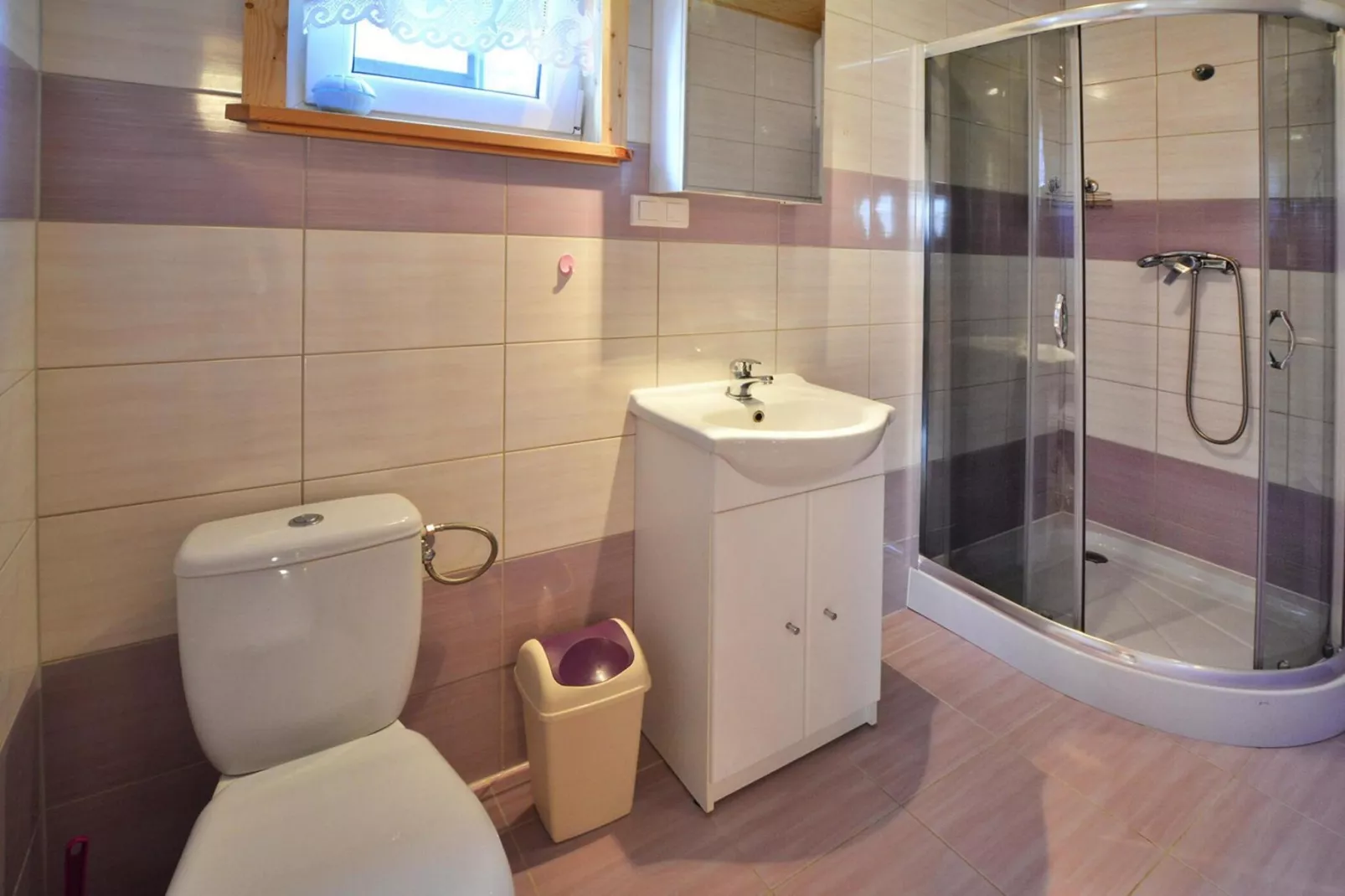 Domki Pani Marii 50 m2 dla 4 osób Jarosławiec-Bathroom