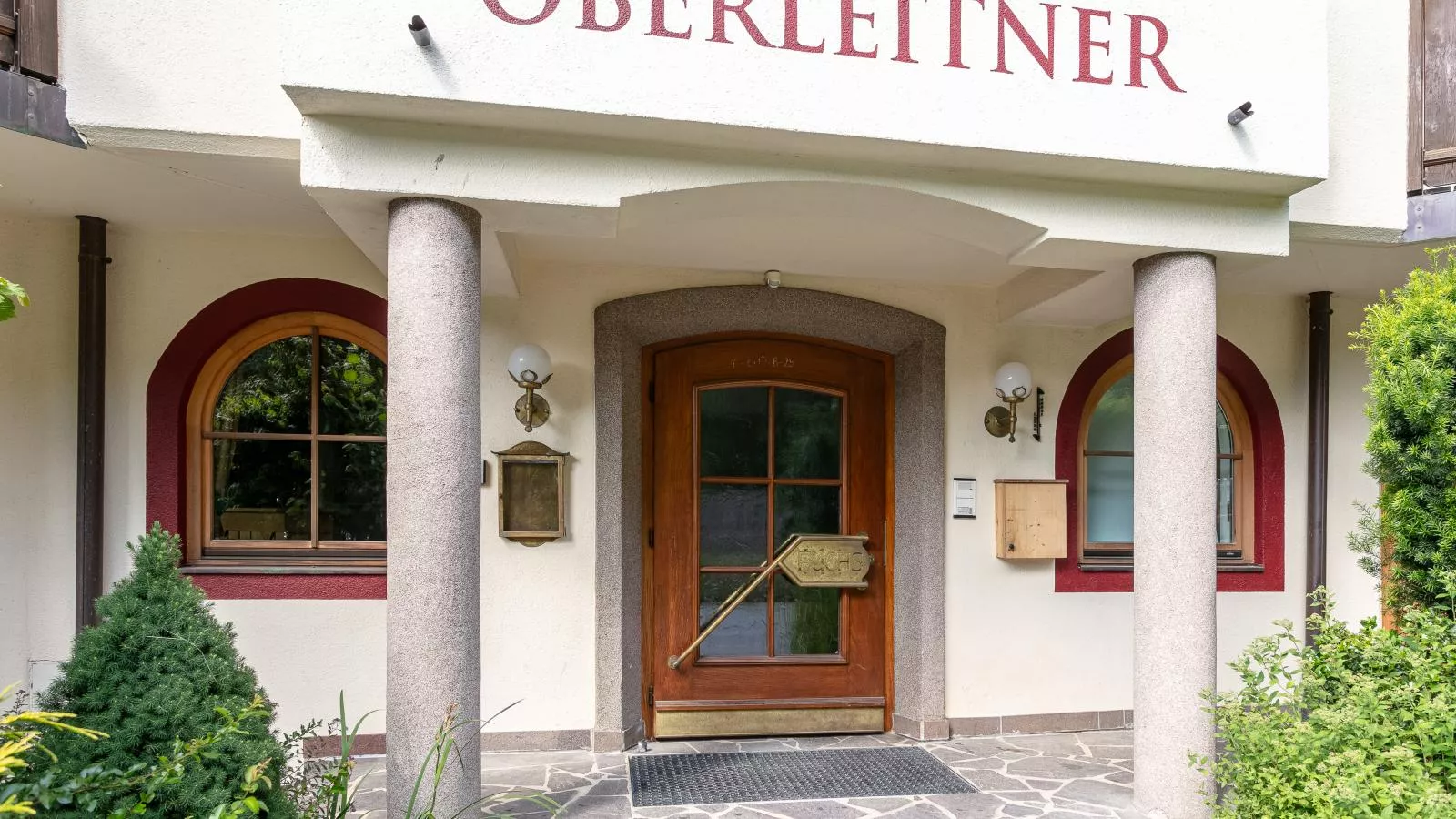 Oberleitner XL-Exterior in summer