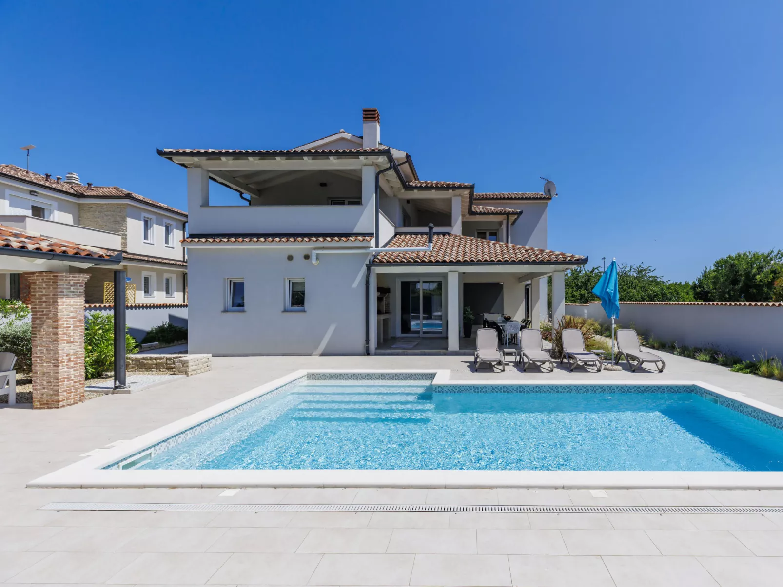 Dream house-Outside