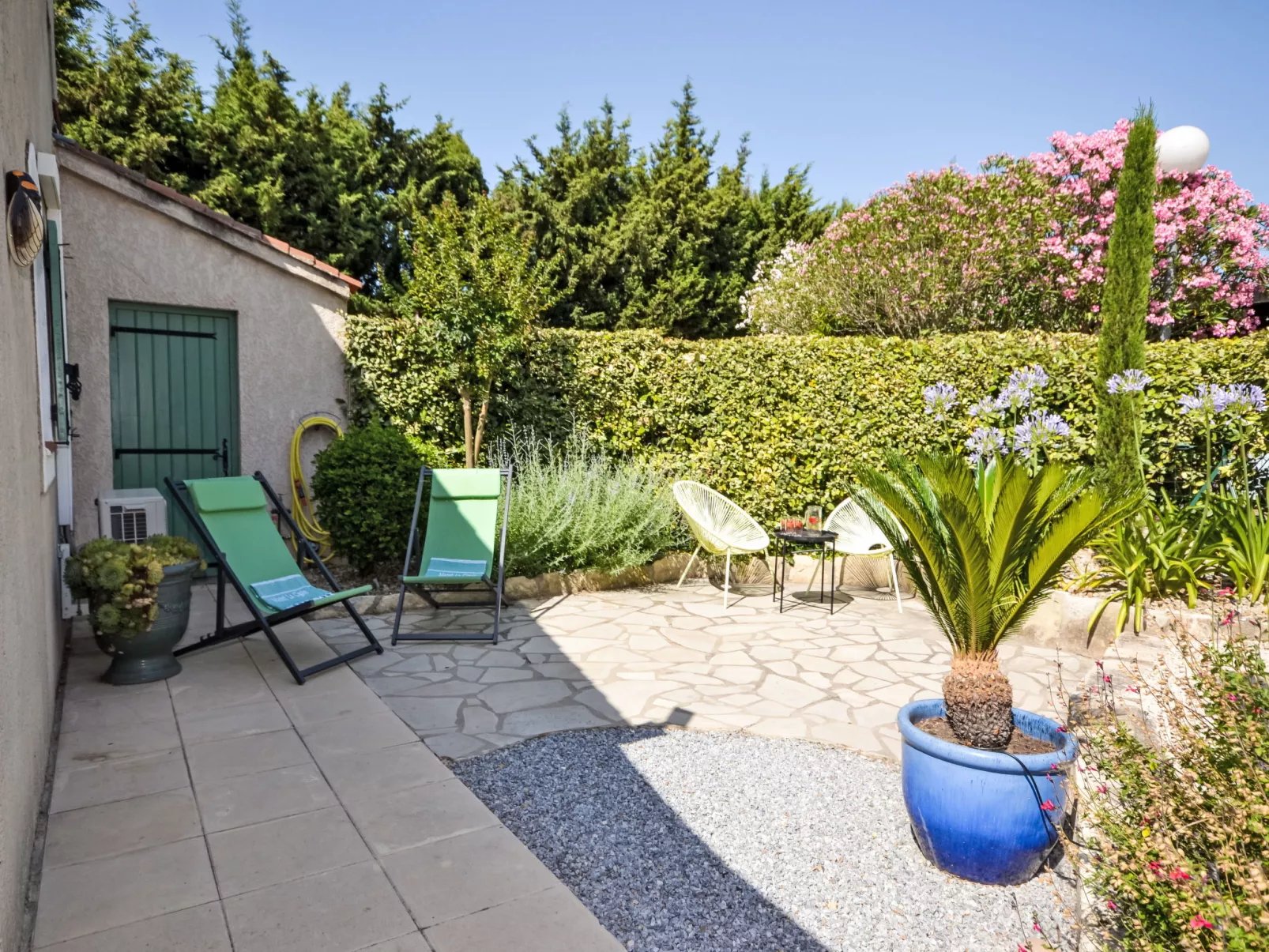Val d'Alpilles-Outside