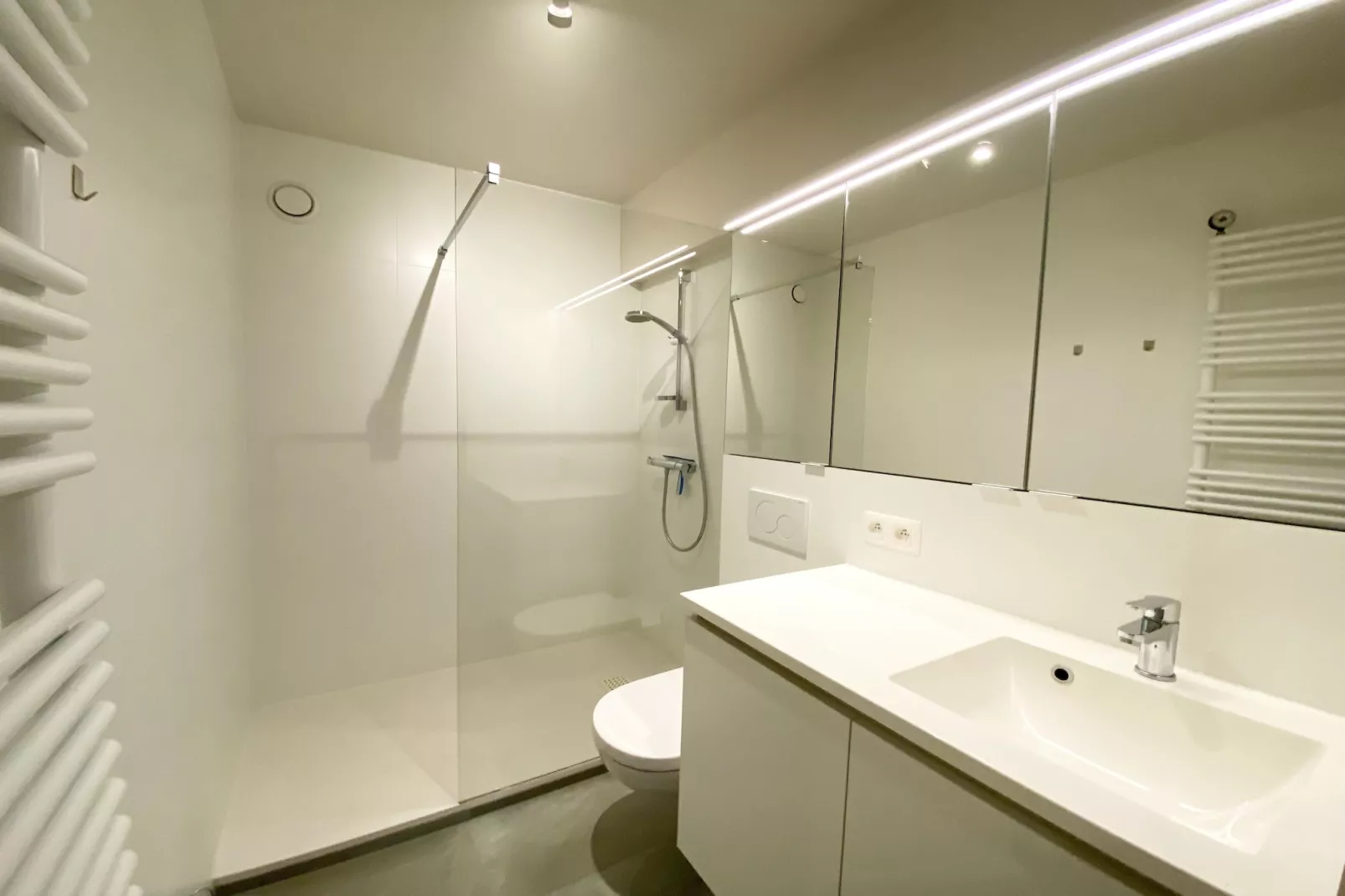 SUNFLOWER 102-Badezimmer
