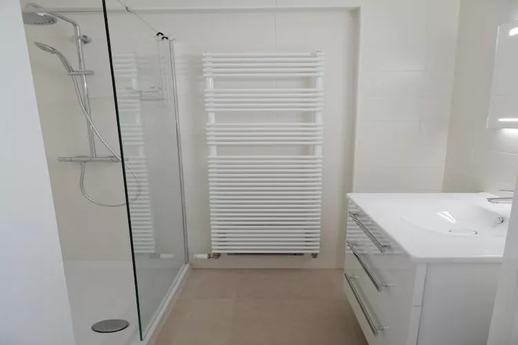 YPERLEE 102-Bathroom