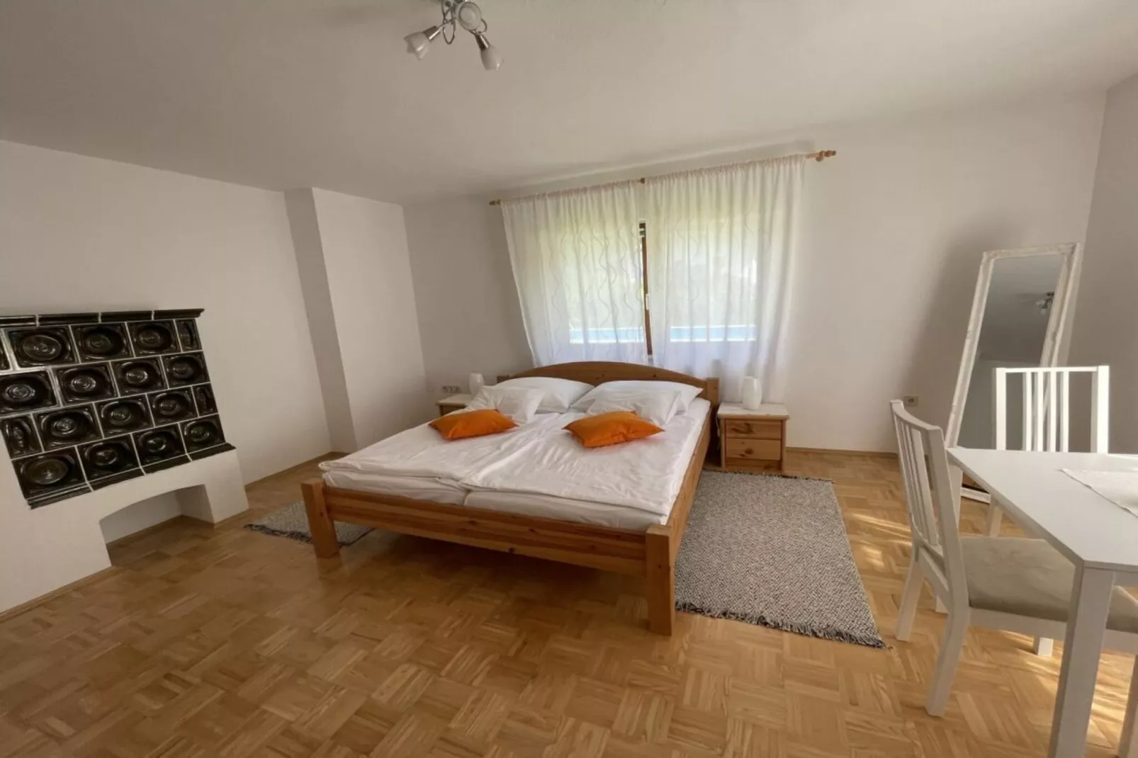 480011-Bedroom