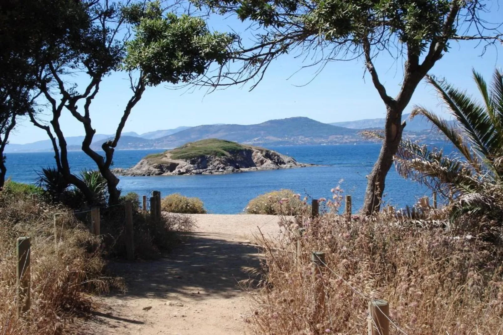 Le Riviera 4-Areas within 20km in summer