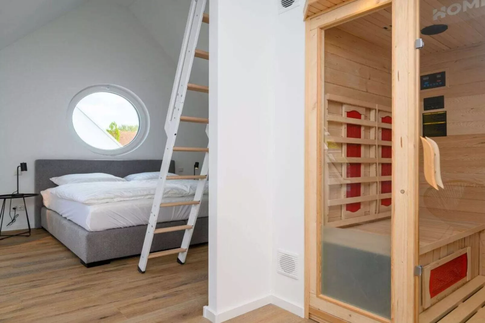 453493-Bedroom