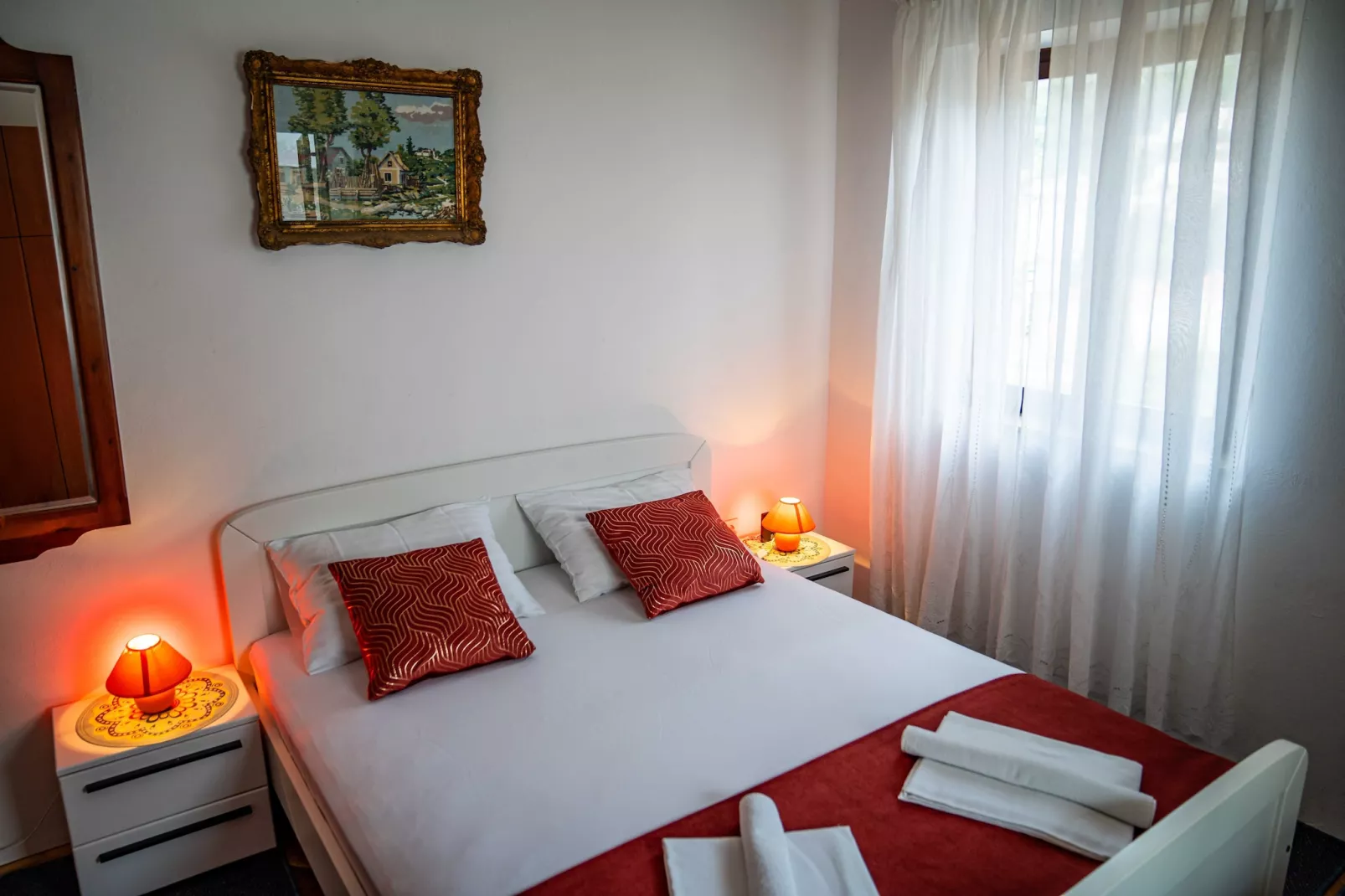 Guest House Cesic - Double Room No8-Schlafzimmer
