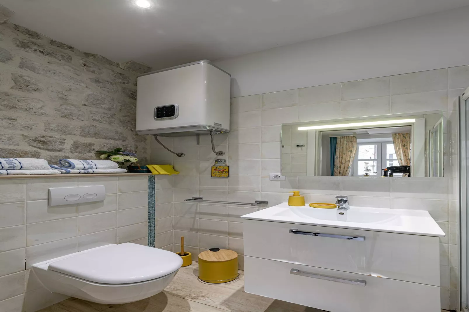 L & L Old Town Apartments - Studio Apartment ( Lacroma)-Badezimmer
