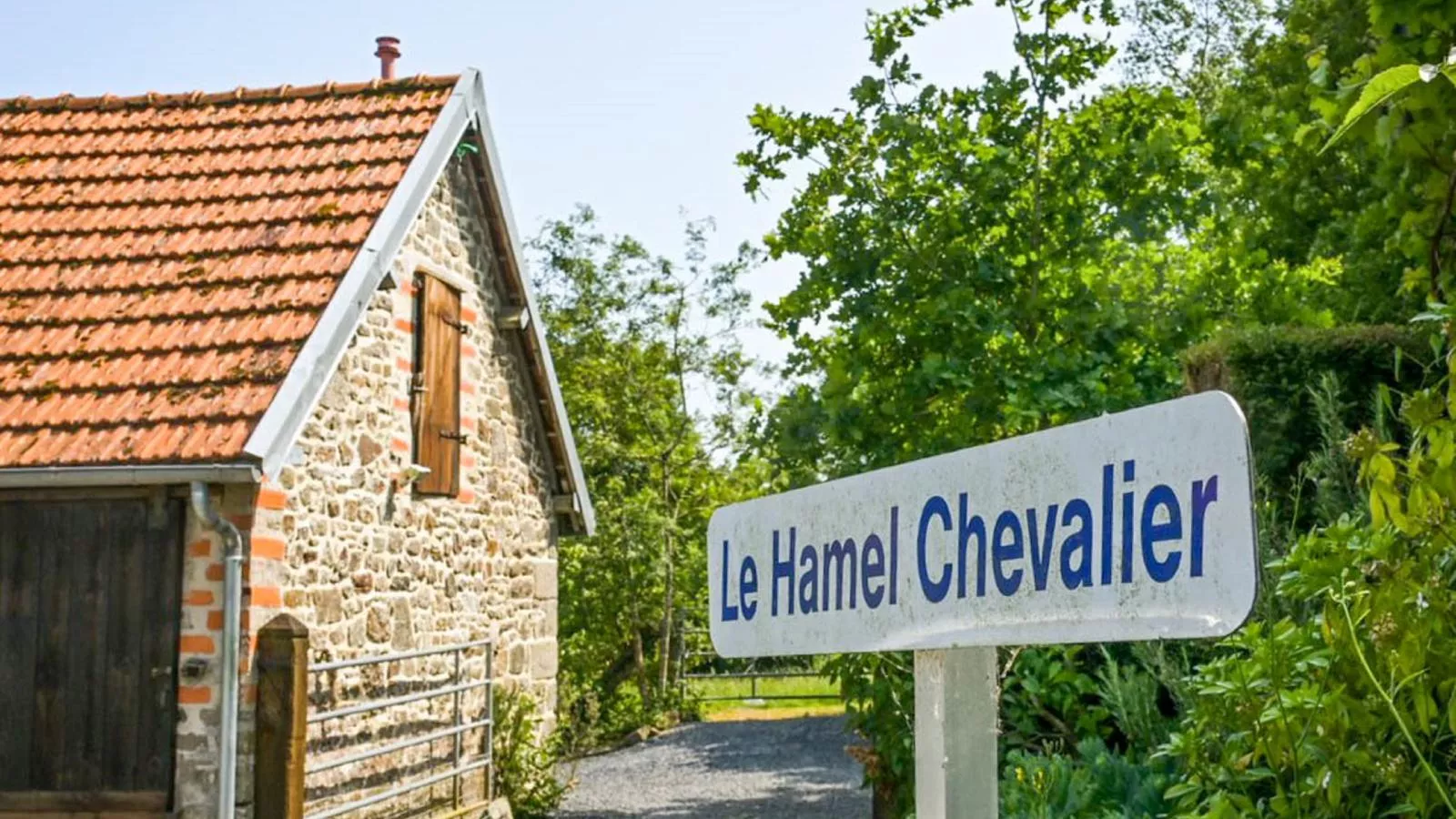 Gite Le Chevalier-Exterior summer