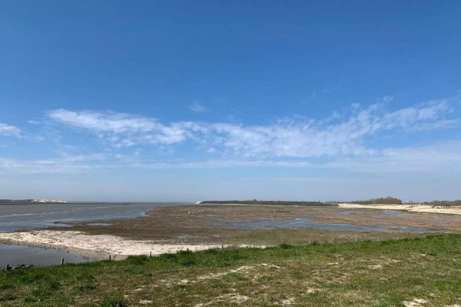 PAUL & VIRGINIE - 10TH-Areas within 1km in summer