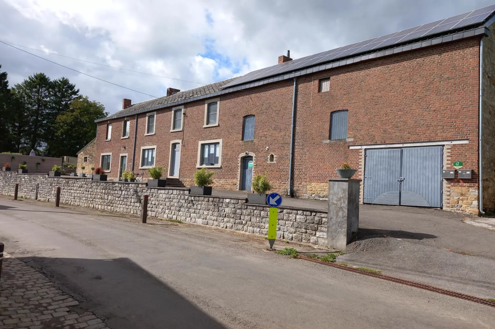 La Maison à la Piscine-Außenbereich Sommer