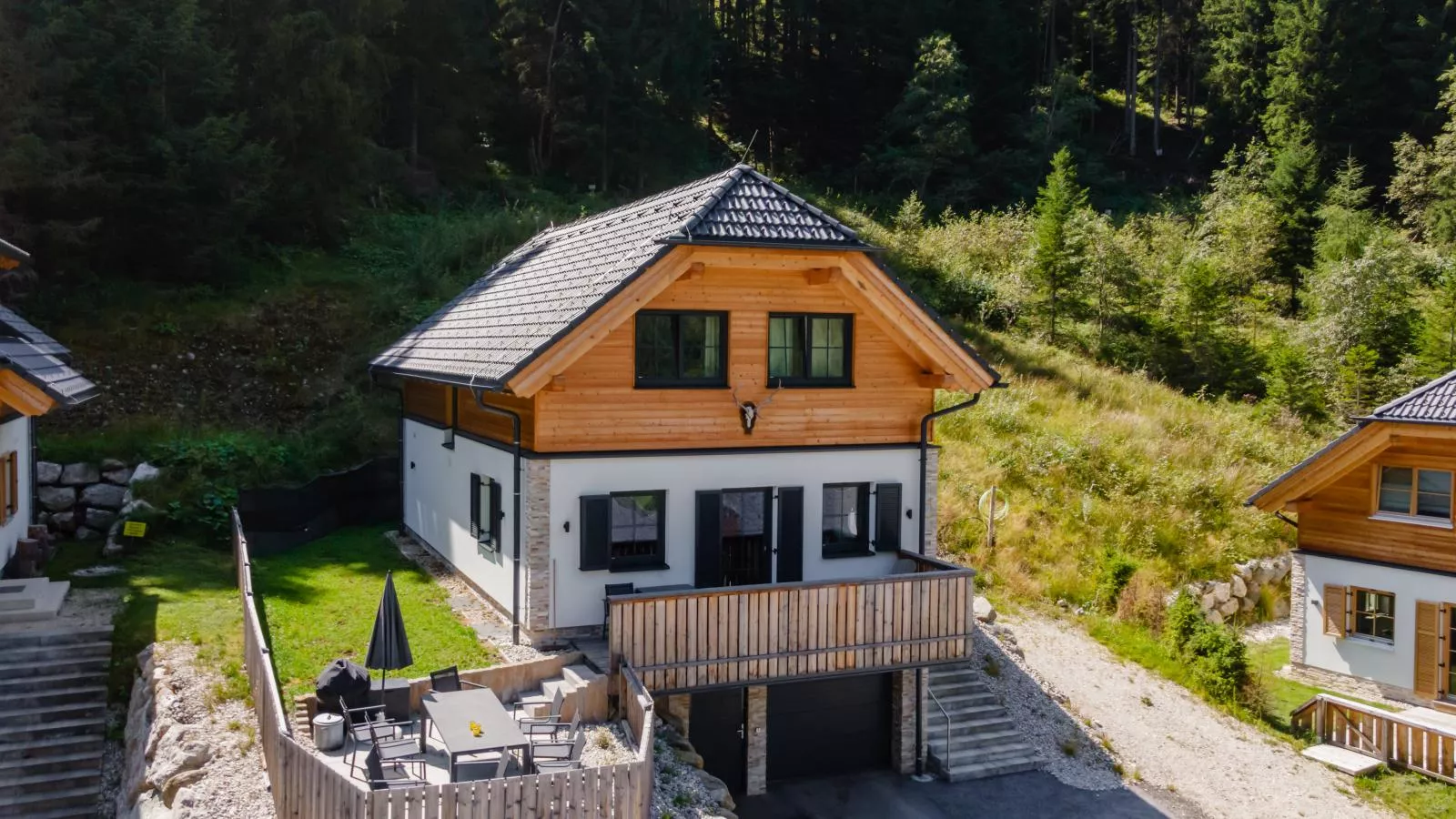 Edelweiss Lodge-Exterior in summer